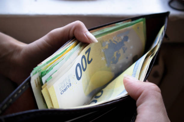 Ajuda financeira (WhatsApp: +34 666 31 16 39)